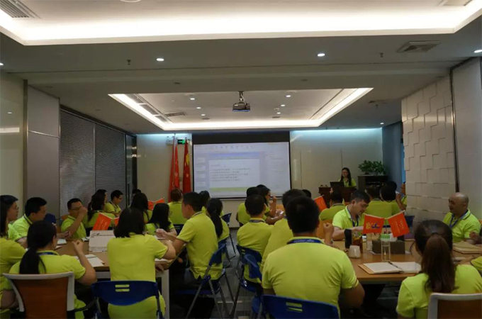 7月13日晚，賴厚平董事長在博皓總部中心會議室給我們進行了關于《客戶價值》的培訓。